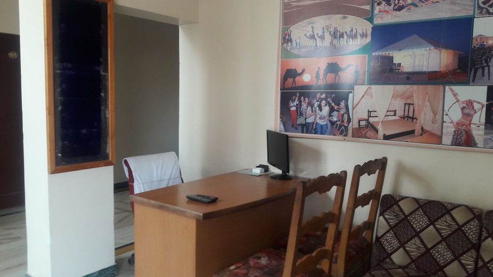 Hotel Leela Nikunj photo3