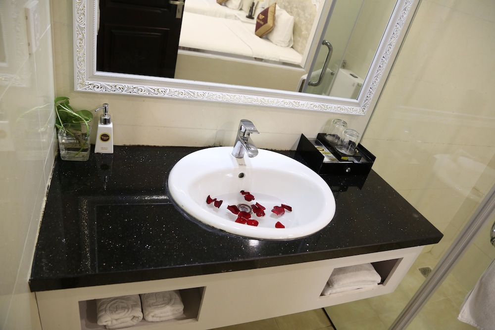 Tuyet Son Hotel 65/68