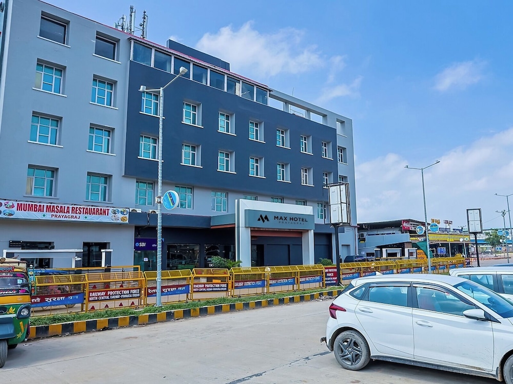 Max Hotel Prayagraj 40/48