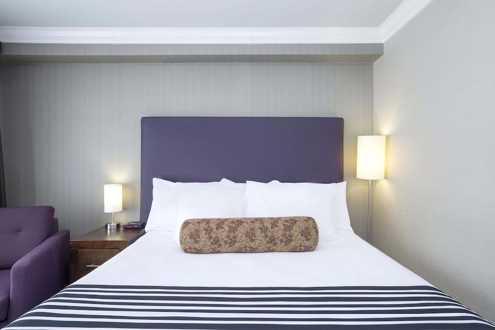 Sandman Hotel & Suites Calgary South 16/65