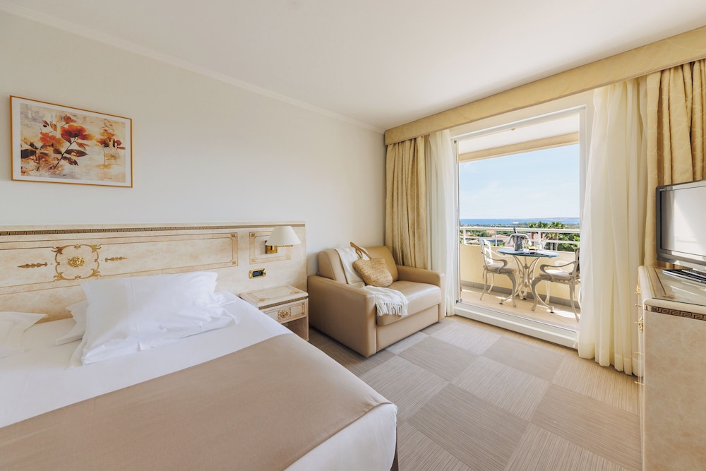 Comfort, King Bed, Mountain and Sea View