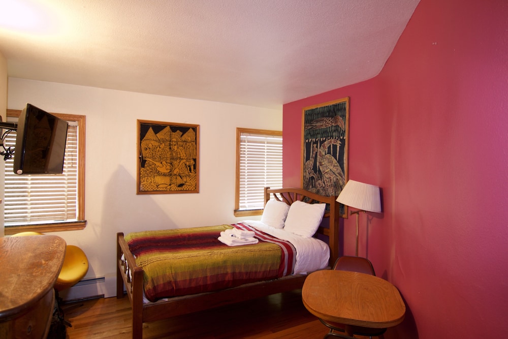 Qupqugiaq Inn 33/61