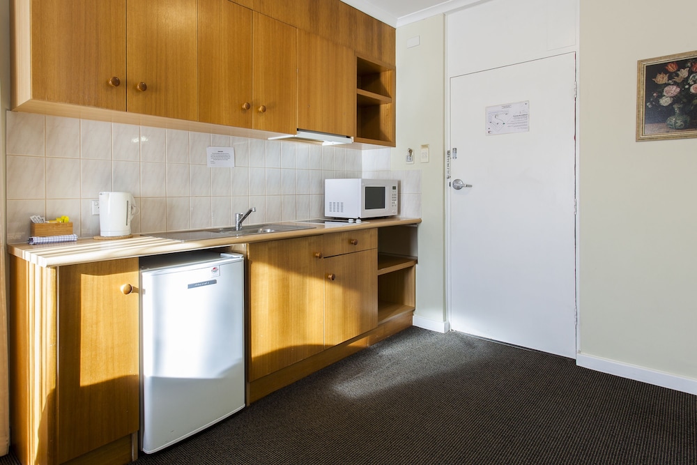 Kings Park Motel 15/65