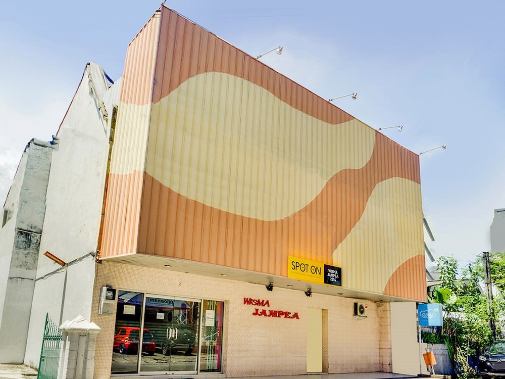 SPOT ON 2214 Wisma Jampea in MAKASSAR