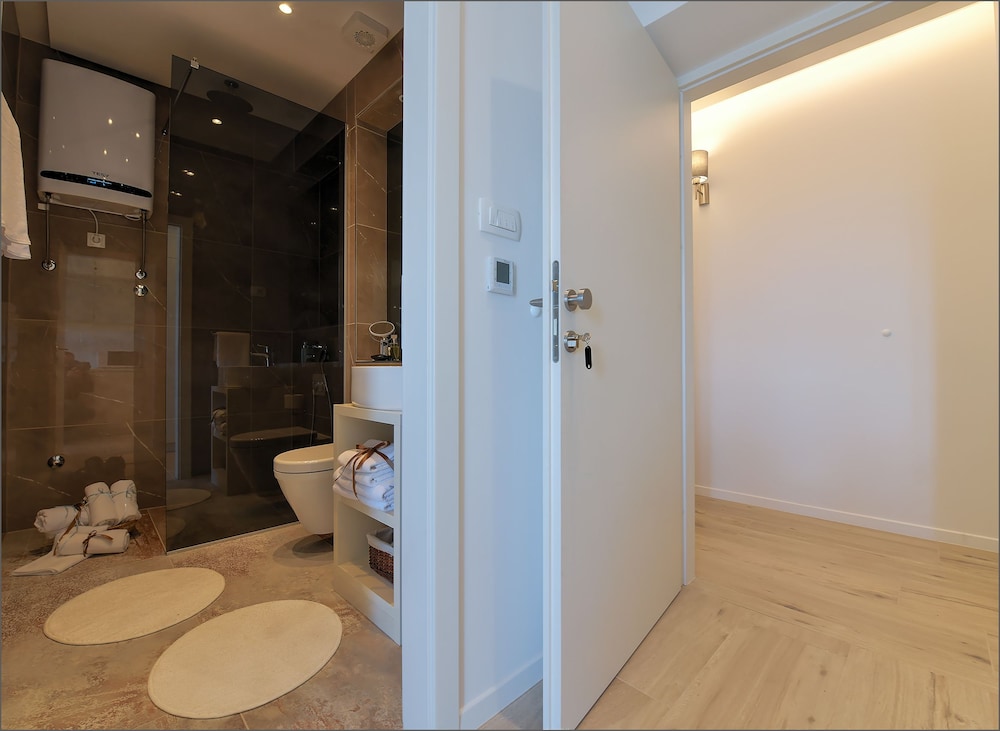 Via Porto Rooms 49/49