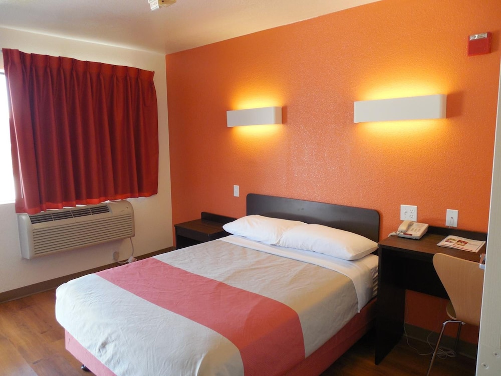 Motel6 Temecula, CA - Historic Old Town 32/62
