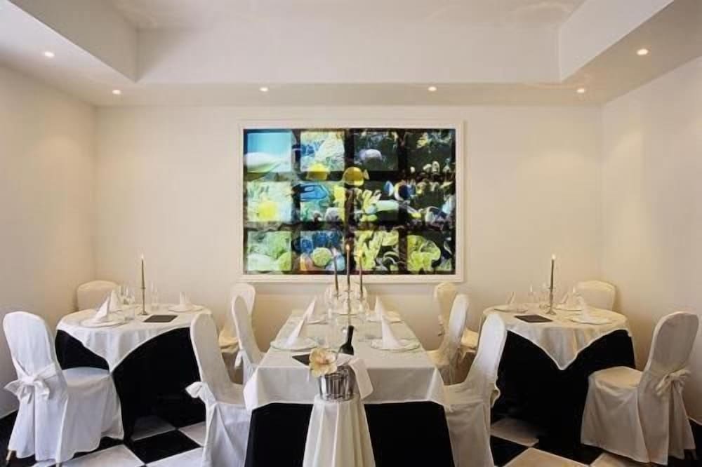 M Glamour Hotel 13/17