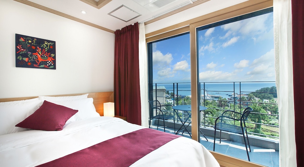 DELUXE, DOUBLE BED, OCEAN VIEW, KITCHEN