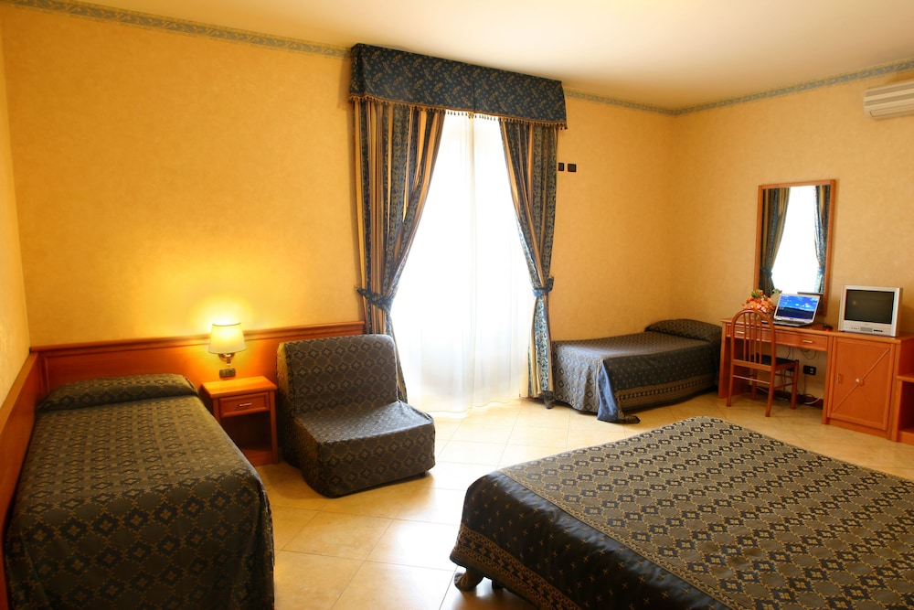 Orlanda Hotel 12/50