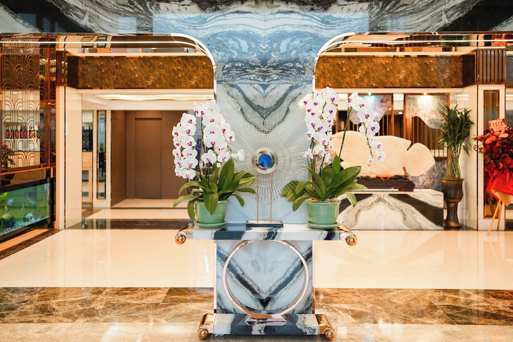 Golden Empire Suvarnabhumi Hotel 7/48
