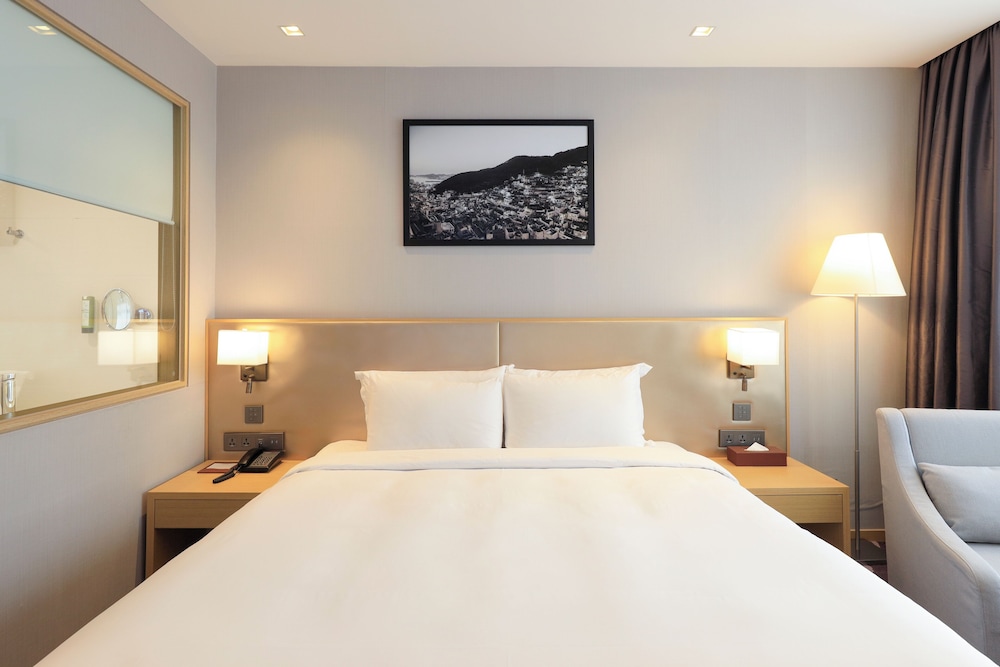 Avani, Deluxe, King Bed, City View