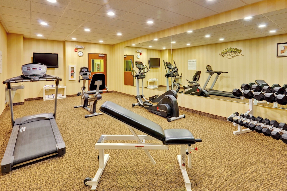 Holiday Inn Express Hotel Suites Byram 52/70