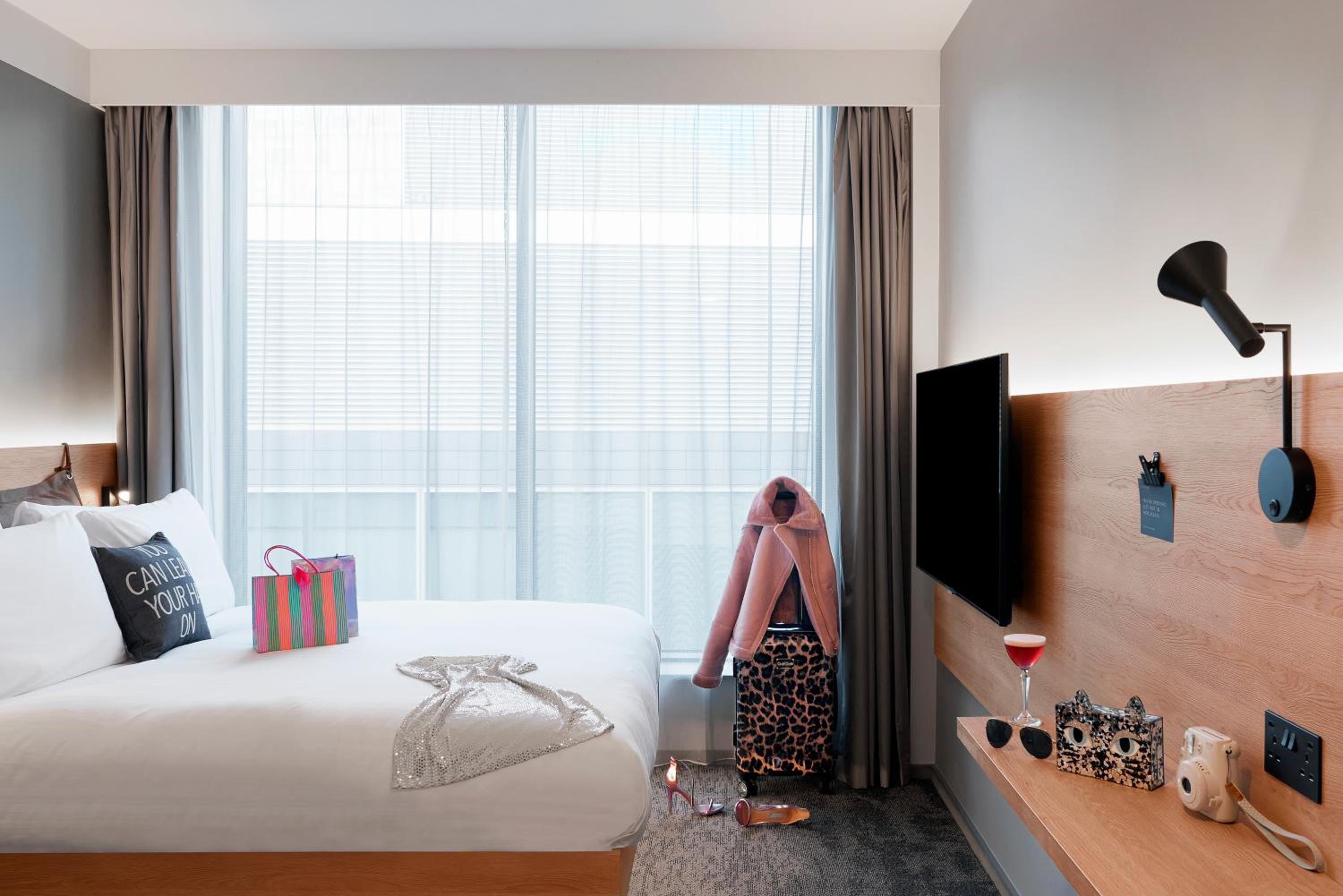 Moxy Sleeper, Guest Room, Premium, King Bed