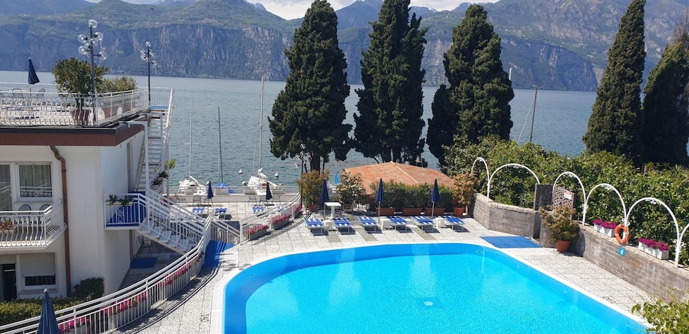 Hotel Excelsior Bay 1/50