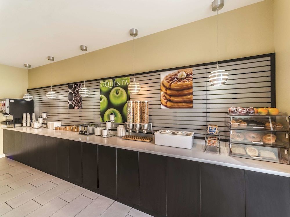 La Quinta Inn & Suites by Wyndham Collinsville - St. Louis 36/42