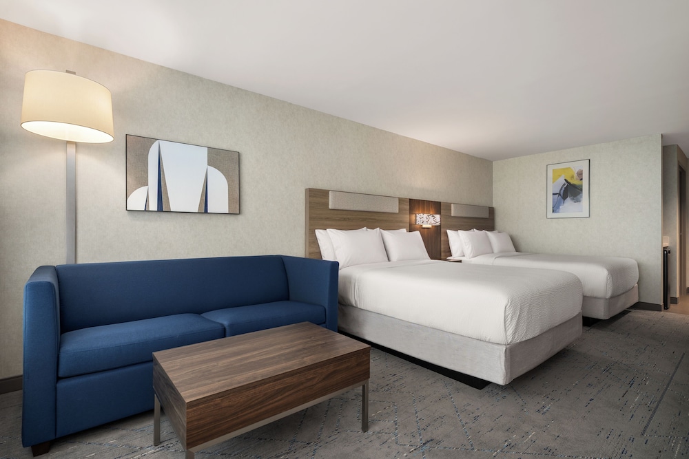 غرفة بريميوم بسرير كوين، Holiday Inn Express & Suites Overland Park South 1/4