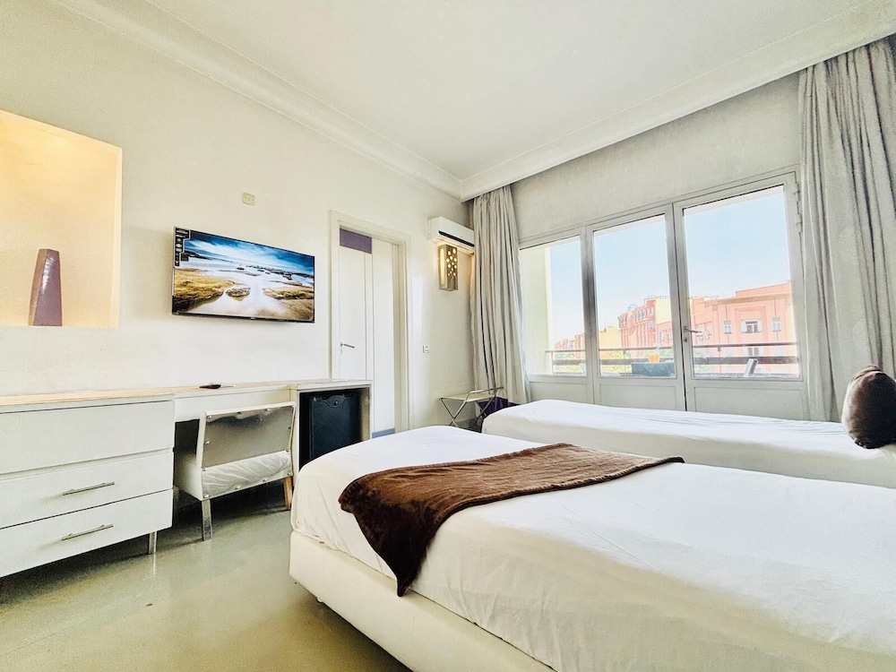 City, Twin Beds