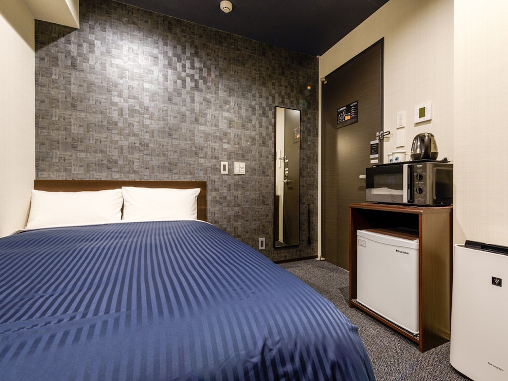 ROOM, SINGLE