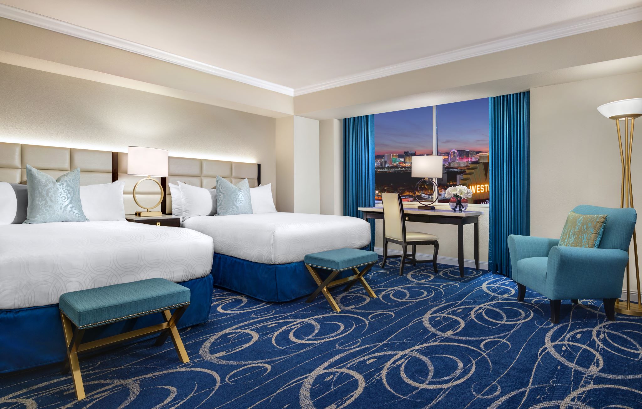 LUXURY, QUEEN BED