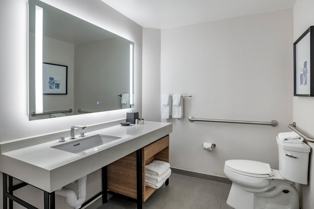 Sheraton Suites Wilmington Downtown 4/55