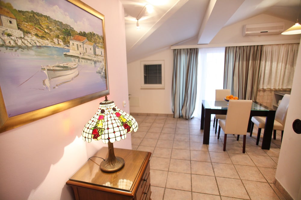 VILLA RUSTICA DALMATIA 30/50