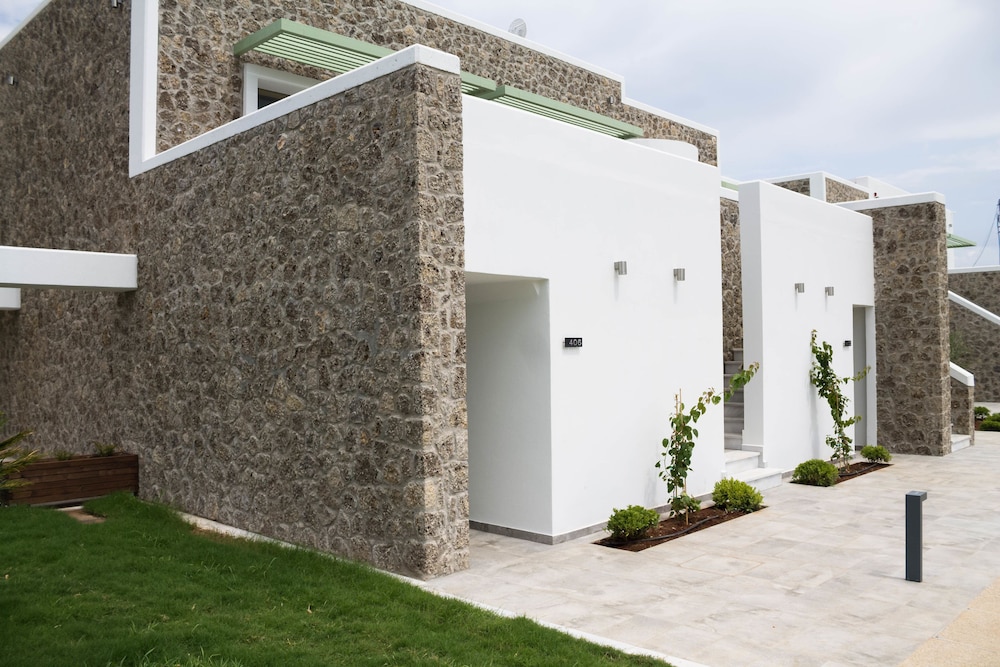 Kyma Suites 3/42