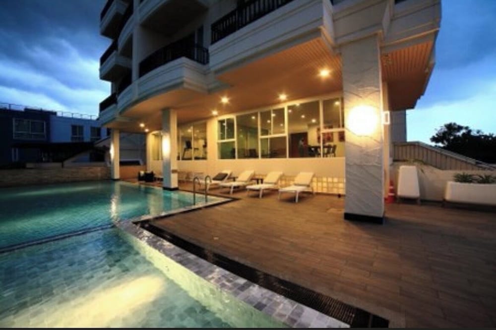 Bangkok Patio 5/51