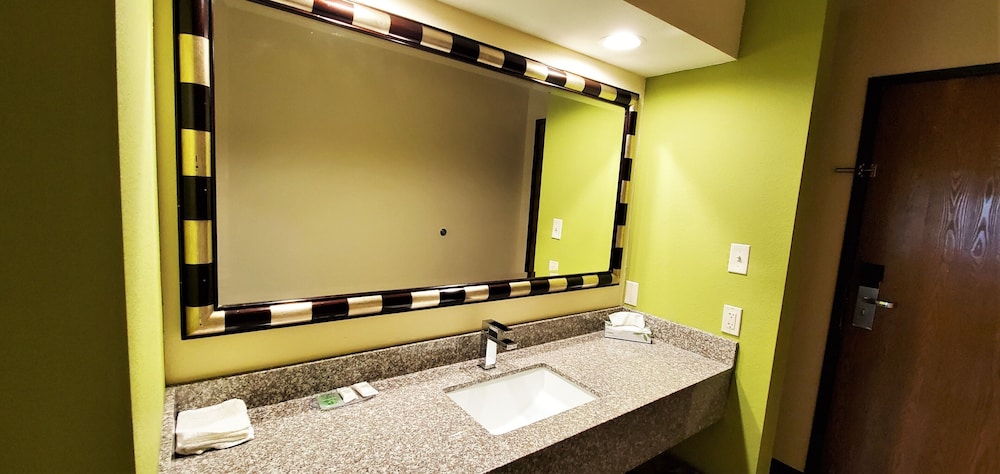 Travel Inn & Suites 49/50