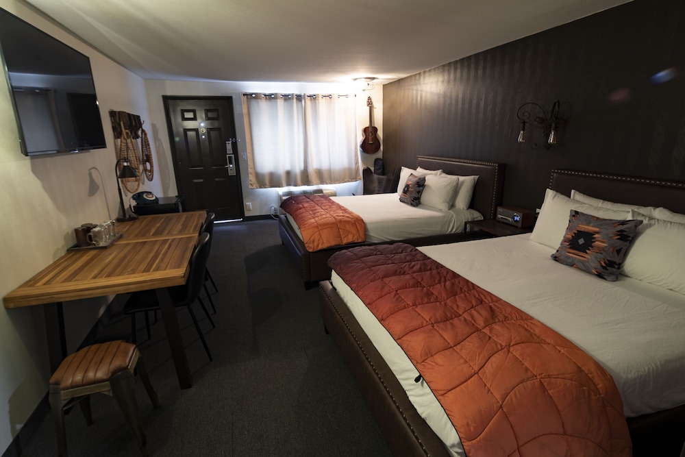 Campfire Hotel 15/50