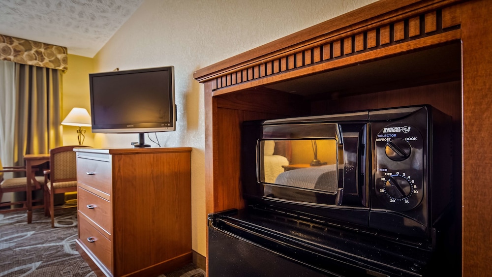 Best Western Plus Mid Nebraska Inn & Suites 31/41