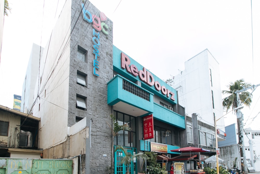 Reddoorz Plus Danlig Street Makati 6/28