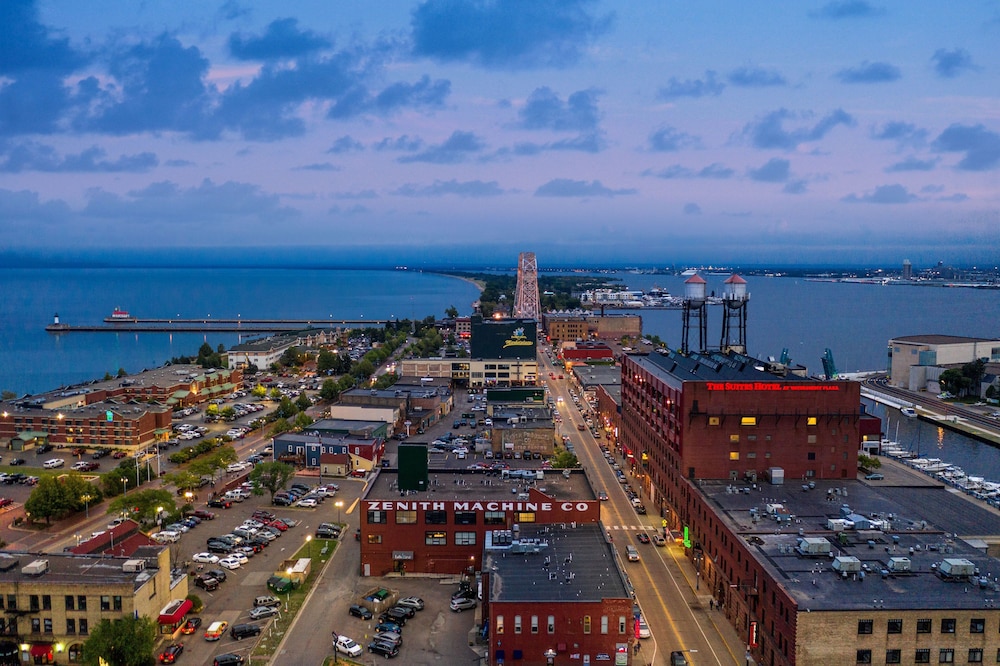 The Suites Hotel at Waterfront Plaza 46/50