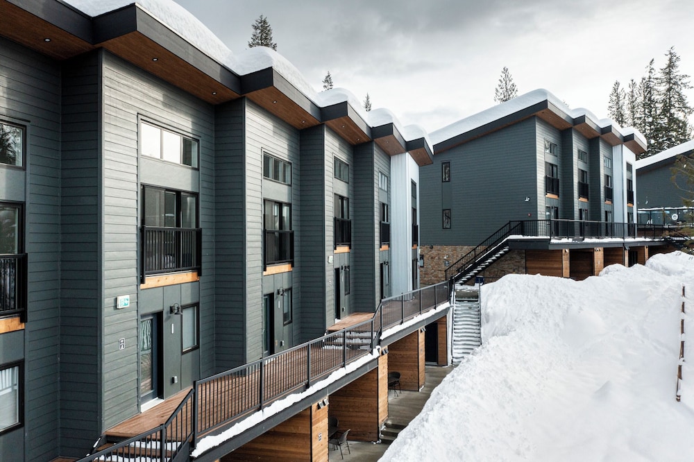 Basecamp Resorts Revelstoke 3/42