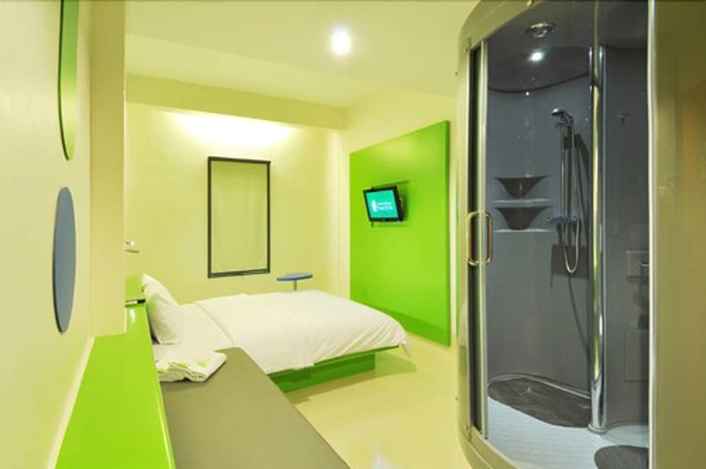 Pop Hotel Bsd City Tangerang 38/39