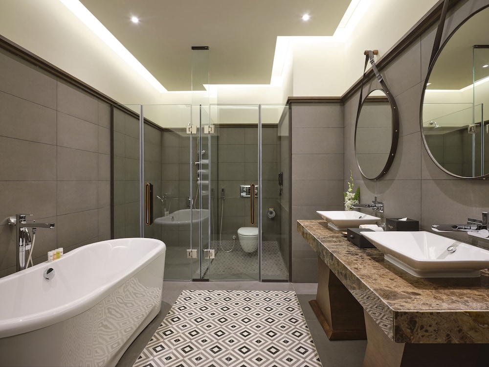 Senna Hue Hotel 50/50