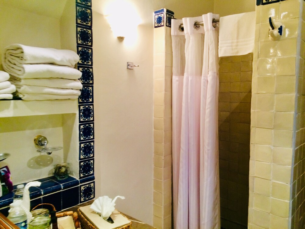 غرفة قياسية بسريرين مزدوجين بشرفة، Hacienda Los Laureles 7/7