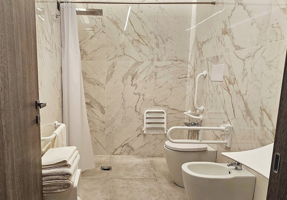 Emerald Hotel Cefalu 48/49