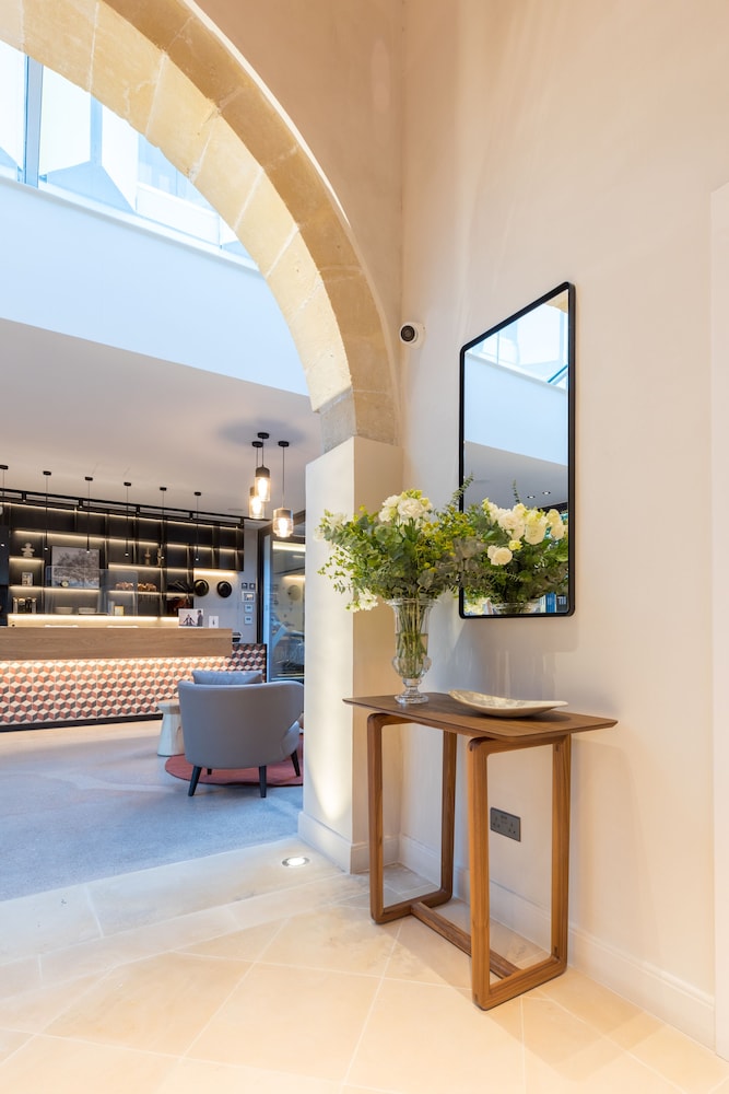 INDIGO HOTEL - Adults Only 12/82