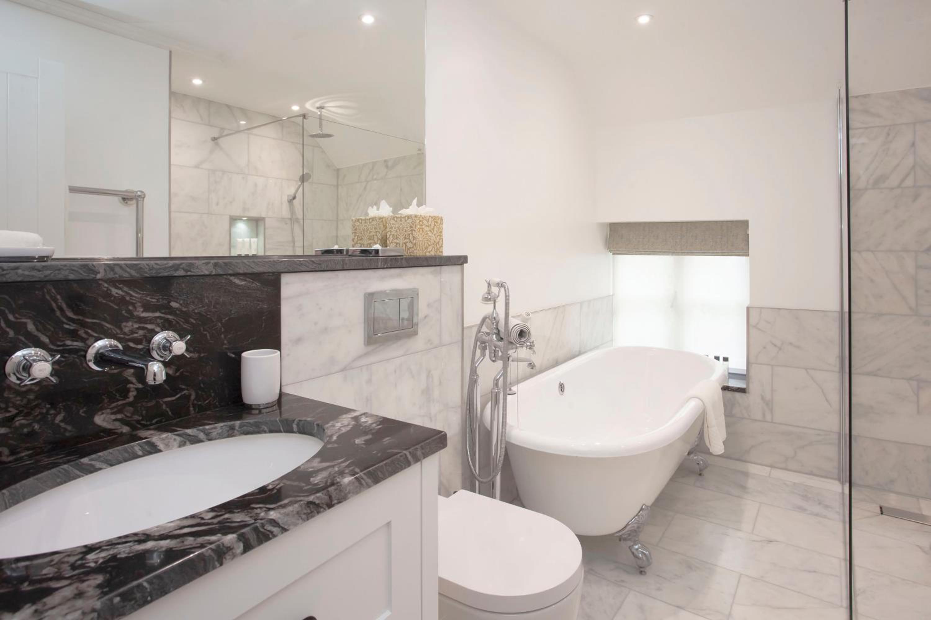 3 Bedrooms, Manor, Cottage