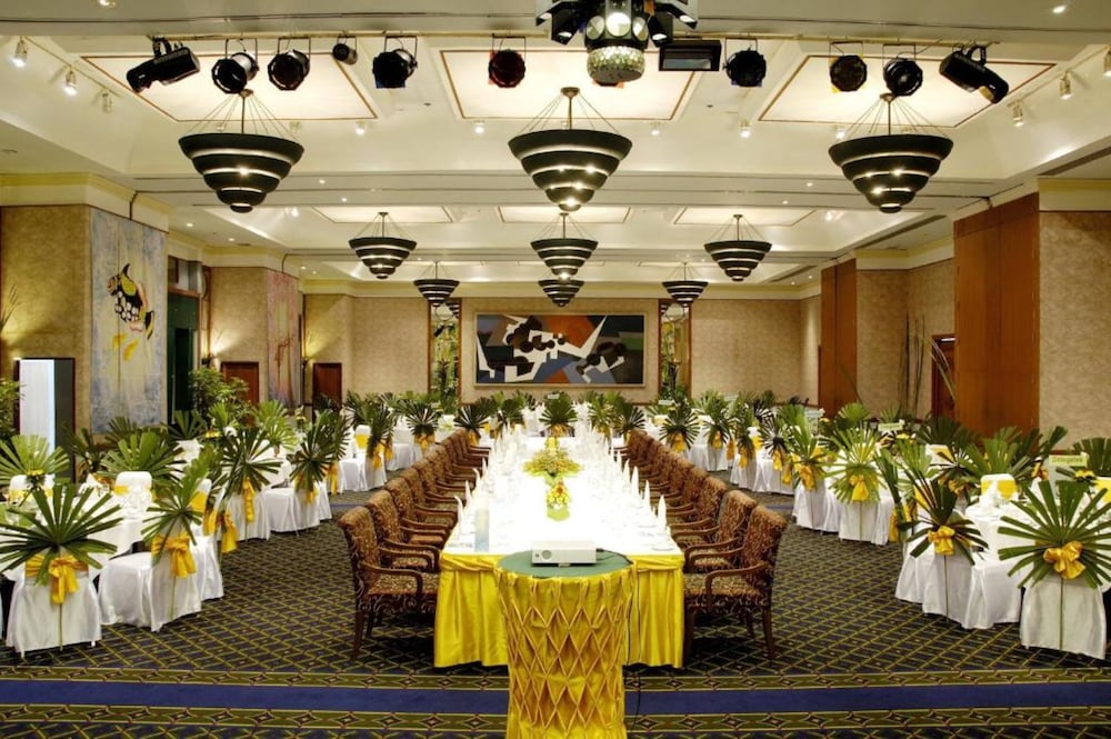 The Royal Paradise Hotel & Spa 11/75