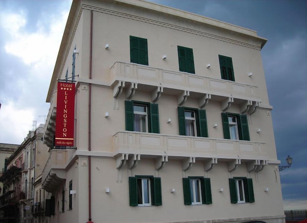 Livingston Hotel 2/33