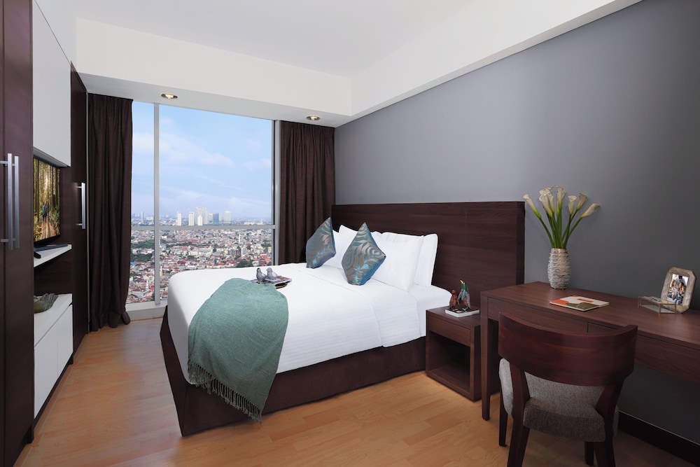 شقة بريميير بسرير كينج وسرير فردي بغرفتي نوم، Somerset Kencana Jakarta 2/3