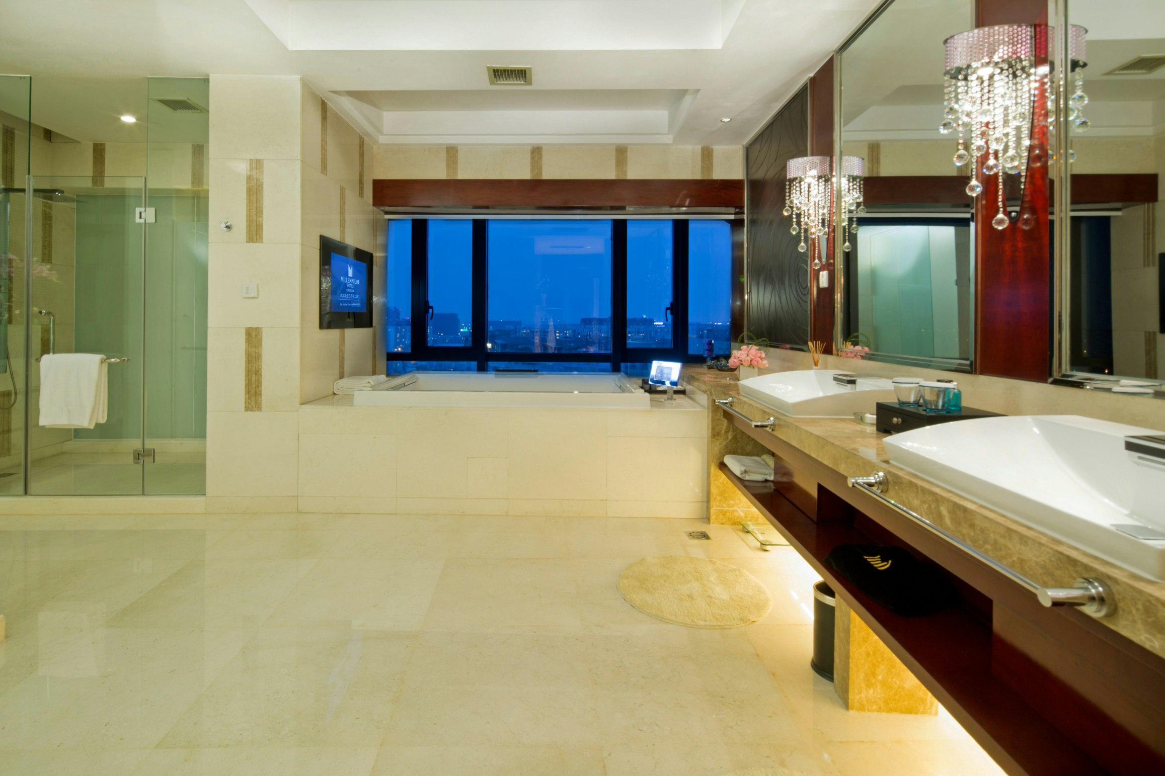 Millennium Hotel Chengdu 75/76