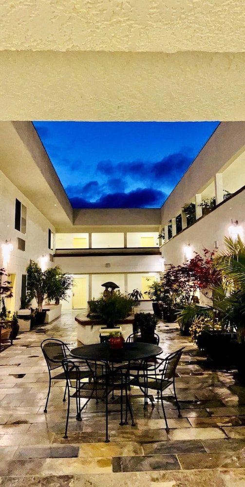 Airport Inn 45/52