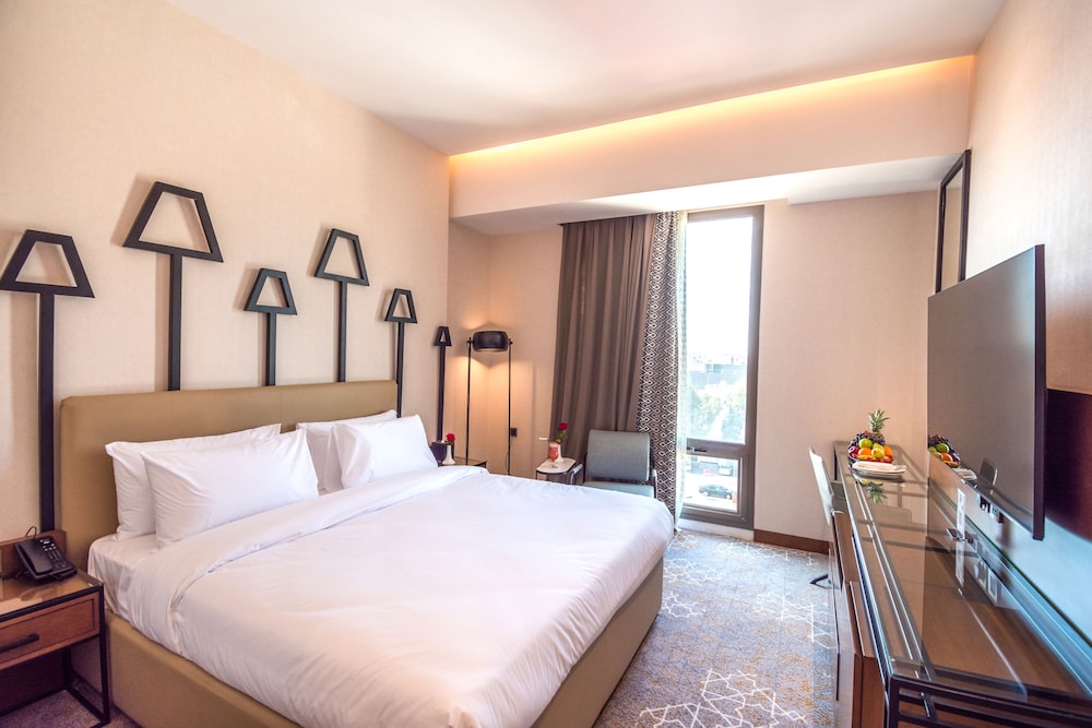 Grand Plaza Hotel King Fahad 11/50