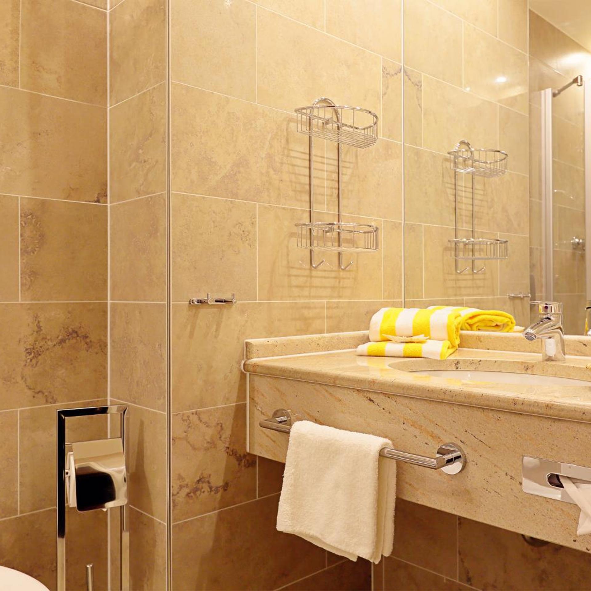 غرفة بسرير مزدوج بإطلالة على البحيرة، INSELHOTEL Potsdam-Hermannswerder 3/3