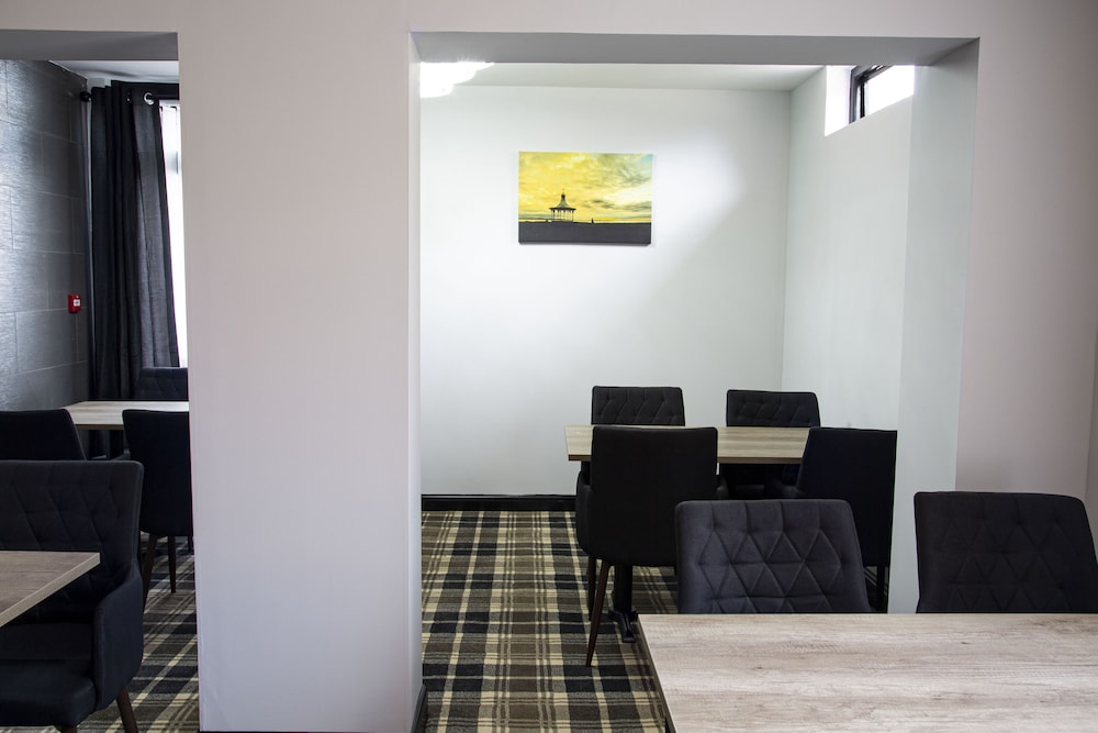 Crown Court Hotel & Bar 38/50