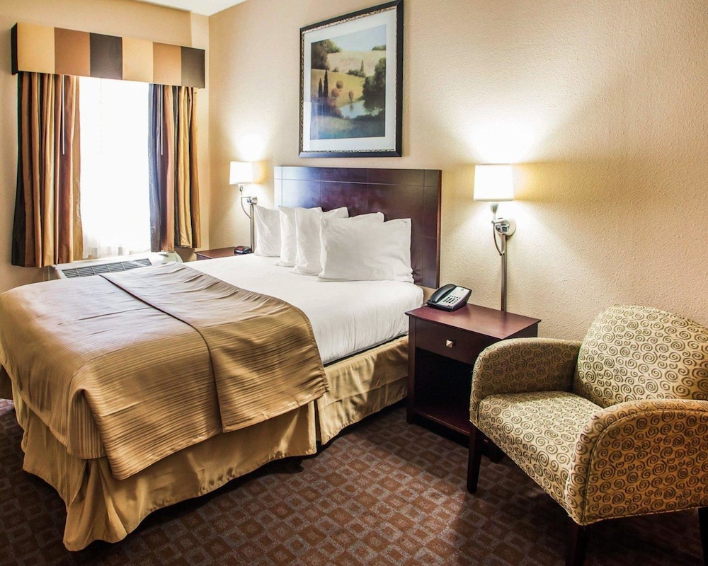 Quality Inn & Suites Peoria 14/50