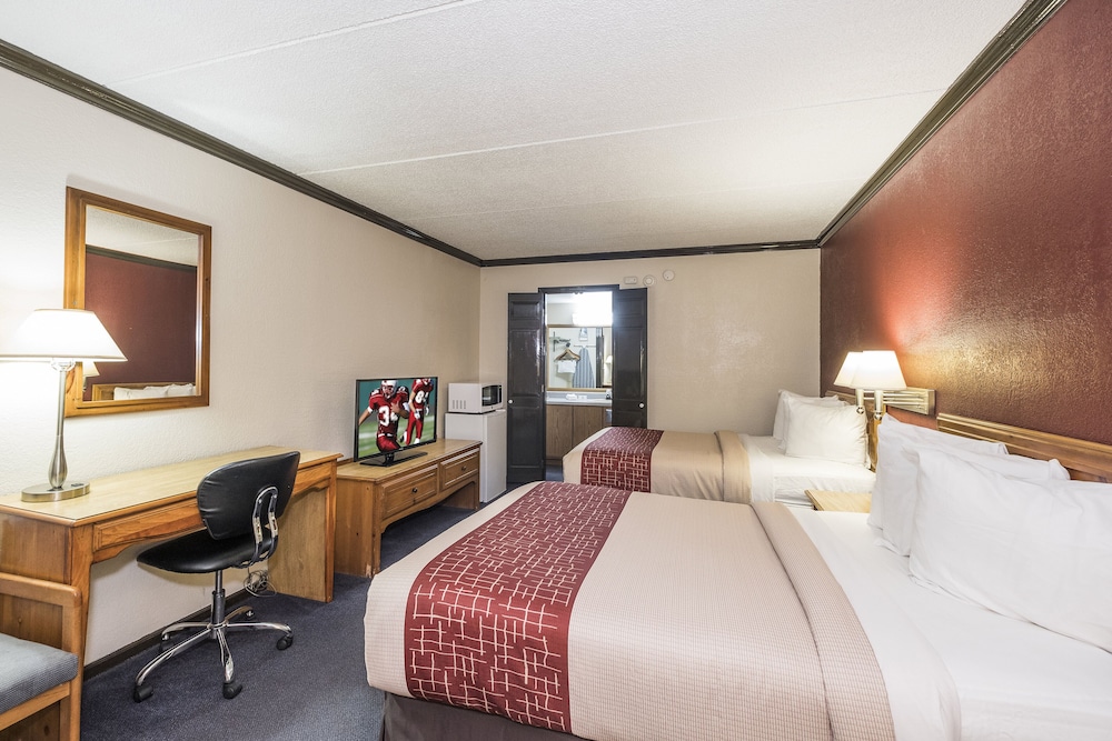 Red Roof Inn Uhrichsville 14/33