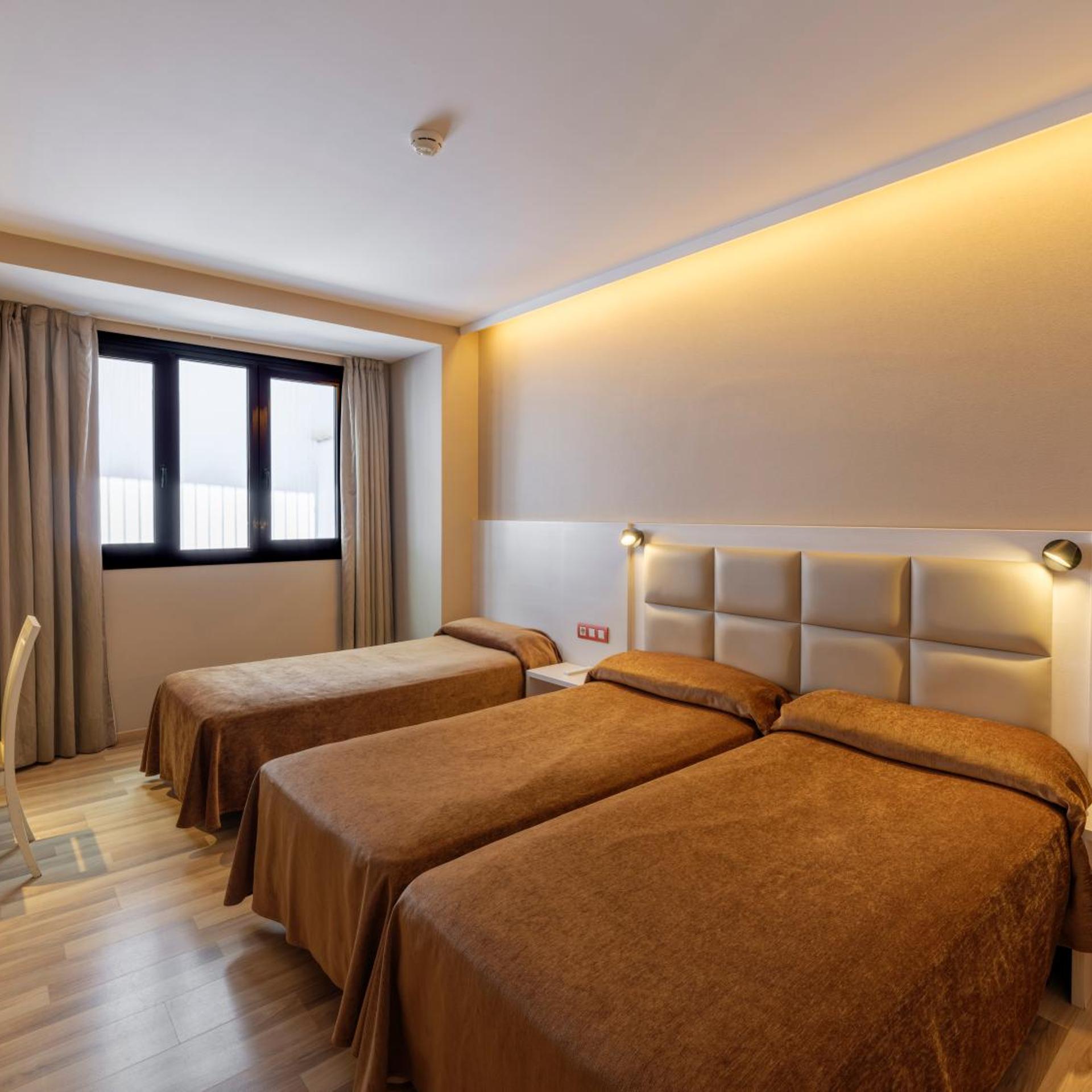 ROOM, TRIPLE